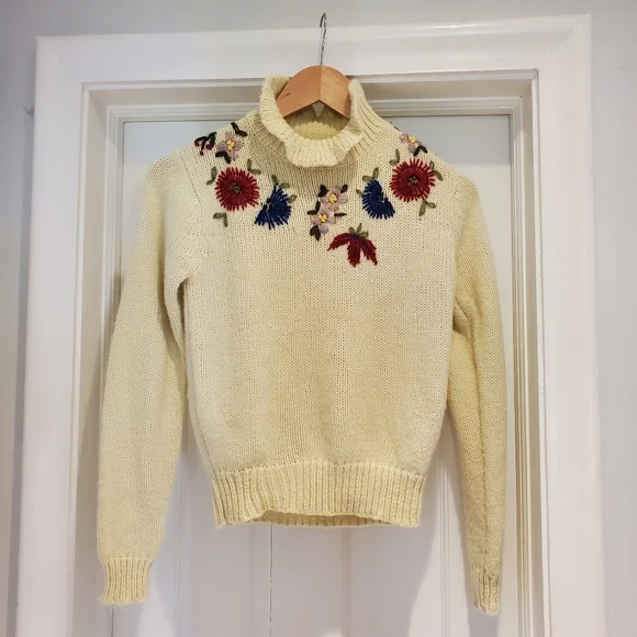 Vintage 70s 80s New Territories Off White Needlework Flowers Acrylic Sz Medium - Picture 6 of 7